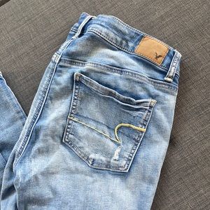 Light wash ripped AEO jeggings
